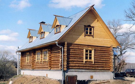 Церковный дом с временным помещением для служб в селе Товарищево Подольского района 