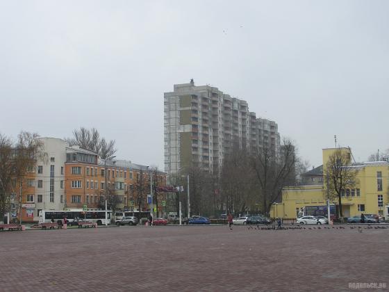 Вид на ЖК "Авеню" с площади Славы 