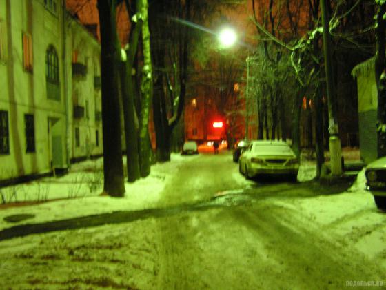 Улица Дмитрия Холодова, во дворе 