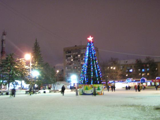 Новогодняя елка на площади 
