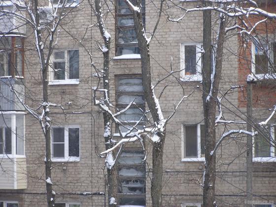 Замороженные окна подъезда 