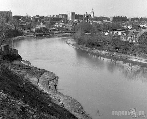 Вид на город из городского парка 