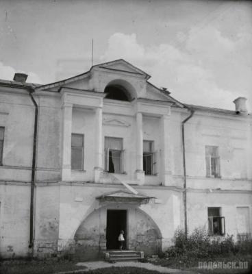 Западный флигель главного дома усадьбы Ивановское 