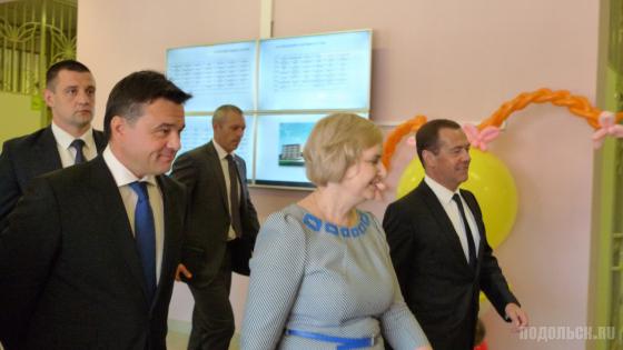 Дмитрий Медведев посетил новую школу в Подольске 