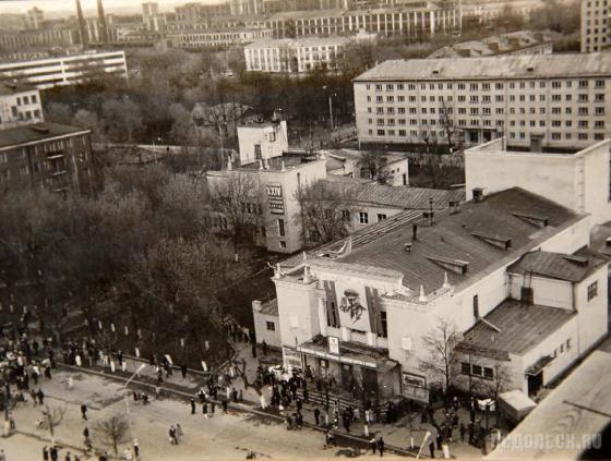 Ревпроспект. На переднем плане ДК имени Лепсе 