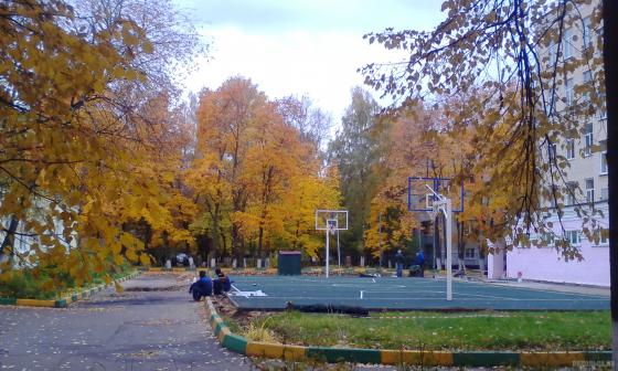 Возведение спортивной площадки в пятой школе Климовска 