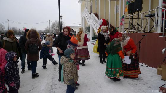 Гулянья у КПЦ "Дубровицы". 