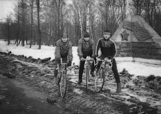 Велогонщики ДЮСШ "Космос" на Варшавском шоссе. 1988 год 