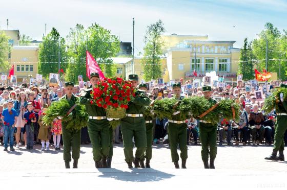 На площади Славы