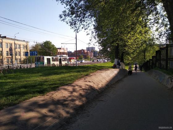 Троллейбус на улице Кирова 