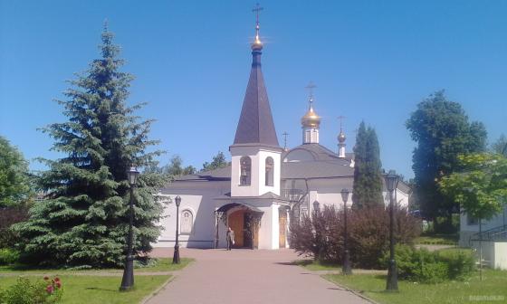 У Воскресенского храма, май 2018