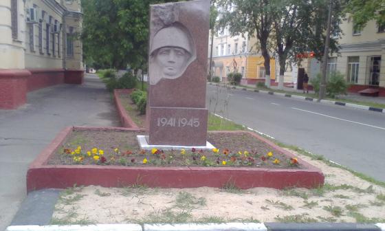 Памятник Подольским курсантам на одноименной улице. Июнь 2018