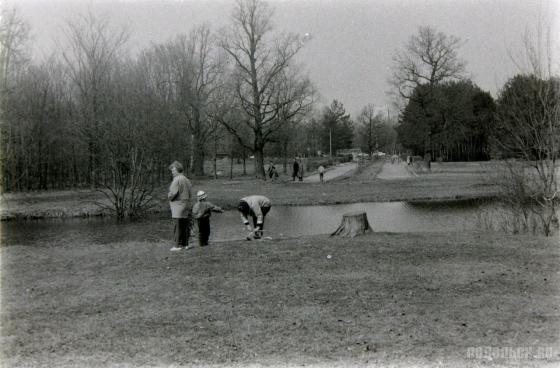 1995 год. Парк "Дубки", пруд и дорожки на месте нынешнего Ледового дворца «Витязь» 