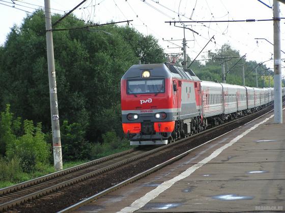 Поезд дальнего следования на Кутузовской. 4 августа 2018 
