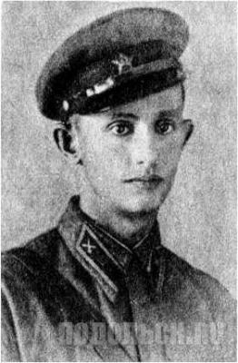 Липчук Исаак Моисеевич. В 1941 году курсант артиллерийского училища 