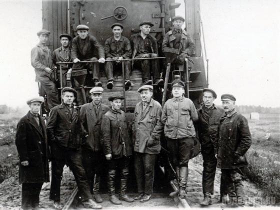 Первые испытатели Экспериментального кольца в Щербинке. Октябрь 1933 