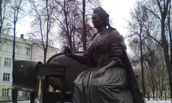 Памятник Екатерине Великой. Март 2019