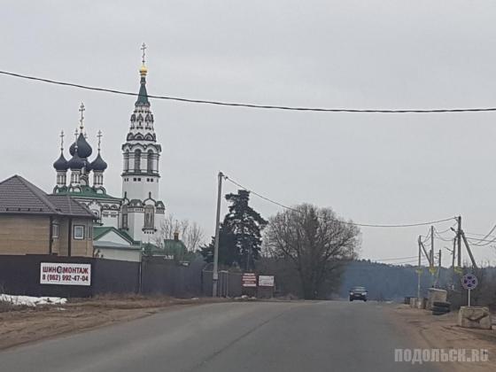 У храма в д. Валищево. Март 2019 