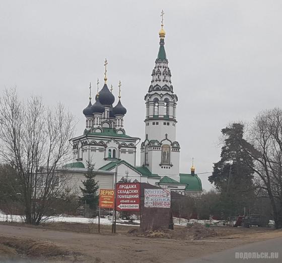 У храма в д. Валищево. Март 2019 