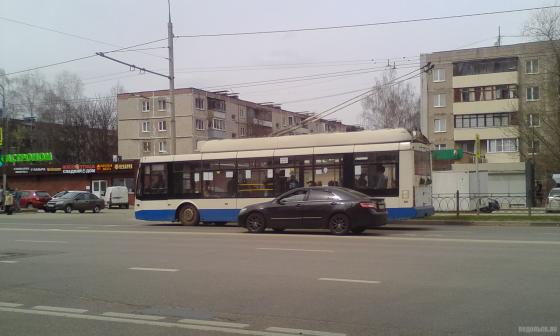 Троллейбус на Ленинградской улице. Апрель 2019 