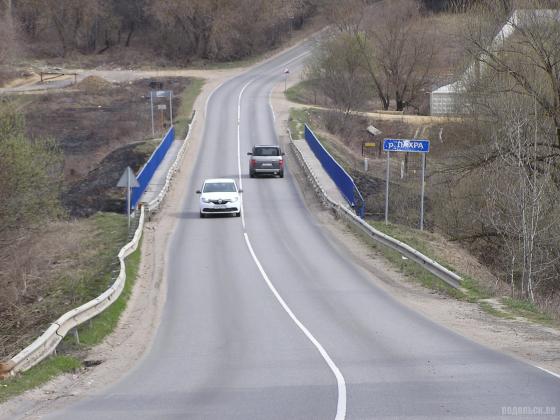 Дорога из Кутьино в сторону Дубровиц. Мост через Пахру. Апрель 2019 