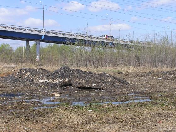 Снегосвалка у Сергеевского путепровода. 28.04.2019