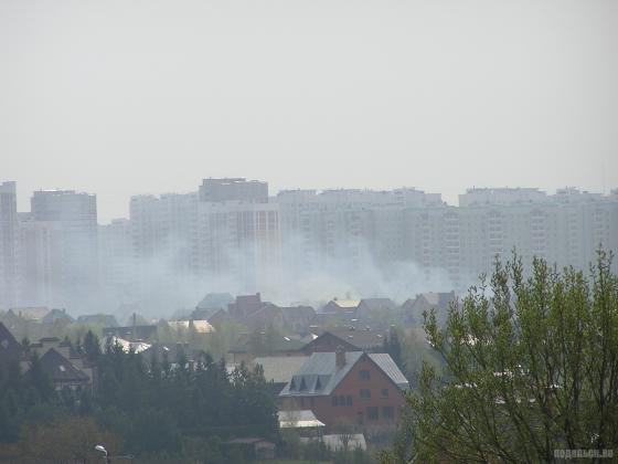 Дым от пожара в Докукине. 27.04.2019