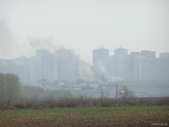 Дым от пожара в Докукине. 27.04.2019