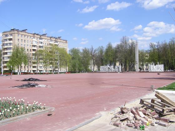 Замена плитки на площади Славы. 6 мая 2019