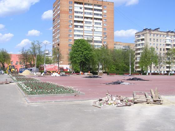 Замена плитки на площади Славы. 6 мая 2019