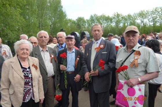 Ветераны на возложении цветов