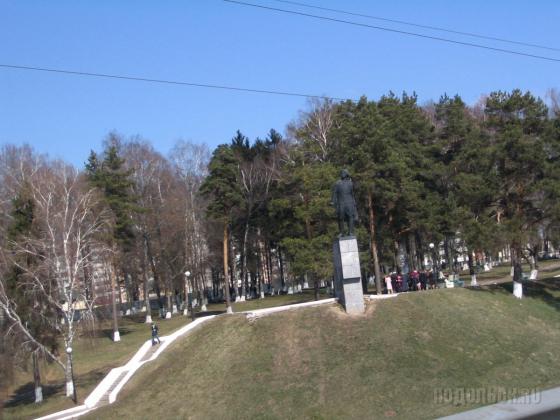 Памятник  Виктору Талалихину 