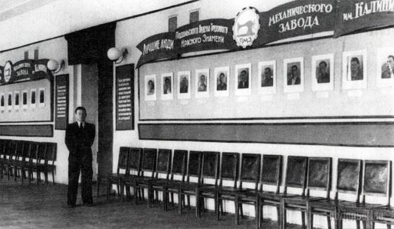 В фойе ДК имени Лепсе 