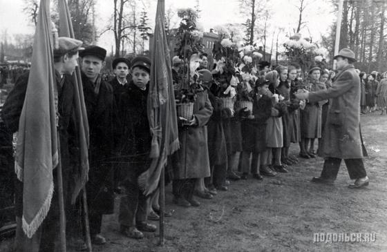 Открытие памятника Ленину, 29.10.1958 г. 