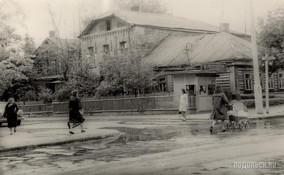 Угол Красной улицы и Ревпроспекта 