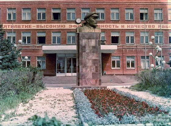 У кабельного завода 
