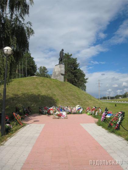 Памятник В. Талалихину в Кузнечиках 