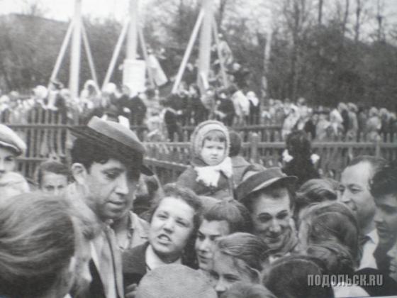 Ю. Никулин и М. Шуйдин в Подольском парке 