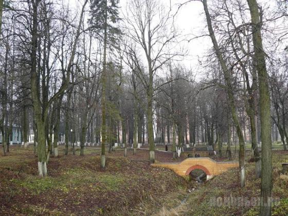 Щапово: Липовый парк и мостик через бывшую речку