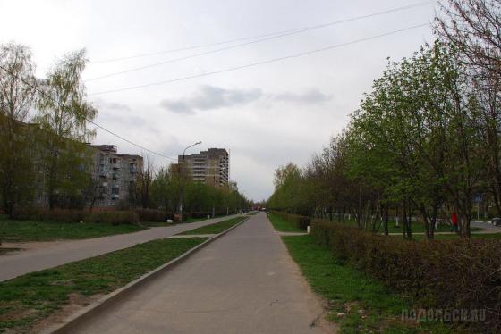 Аллея в 3 - м микрорайоне 