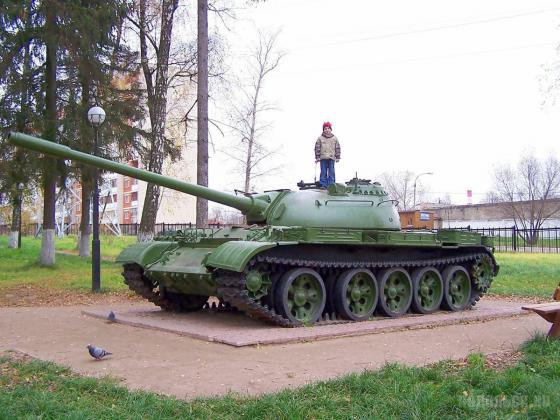 Ребенок и танк
