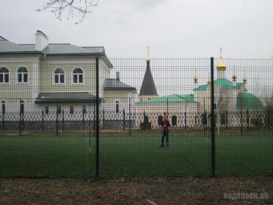 Подольск, Рабочая улица, спортплощадка у храма 