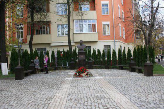 Памятник А.В. Никулину 