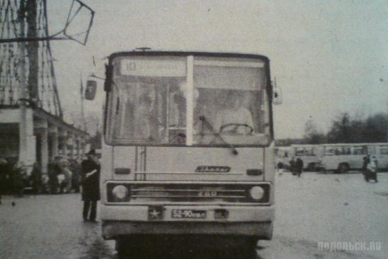 Очередной автобус перед выходом на линию, октябрь 1984 года 