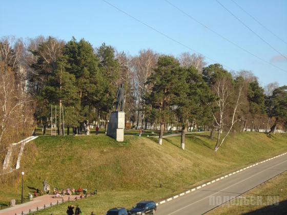 Кузнечики, памятник Талалихину 