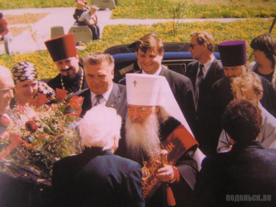 Митрополит Ювеналий в Подольском доме ветерана, 2002 г. 