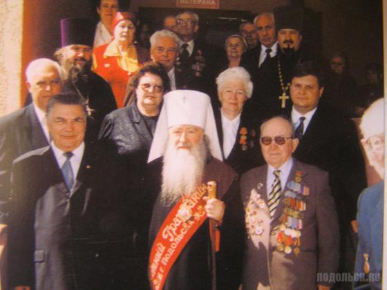 Митрополит Ювеналий в Подольском доме ветерана, 2002 г. 