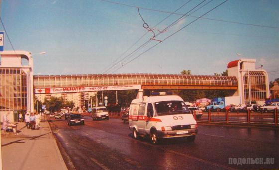 Надземный переход через улицу Матросскую 