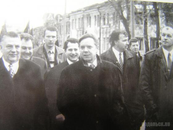 А.В Никулин, Б. В. Громов на демонстрации в Подольске 